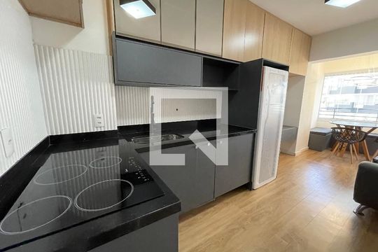 Cozinha de kitnet/studio para alugar com 1 quarto, 31m² em Butantã, São Paulo