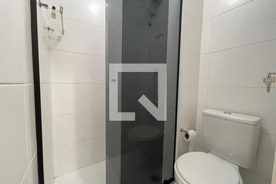 Banheiro de kitnet/studio para alugar com 1 quarto, 31m² em Butantã, São Paulo