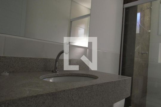 Banheiro de kitnet/studio para alugar com 1 quarto, 39m² em Santa Maria, Osasco