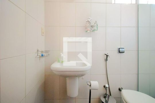 Banheiro de Serviço de apartamento à venda com 4 quartos, 160m² em Sagrada Família, Belo Horizonte