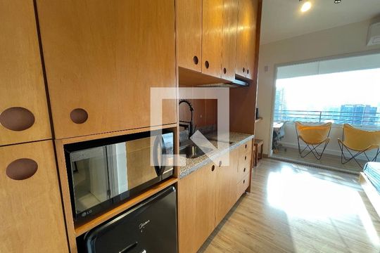 Cozinha de kitnet/studio para alugar com 1 quarto, 25m² em Butantã, São Paulo