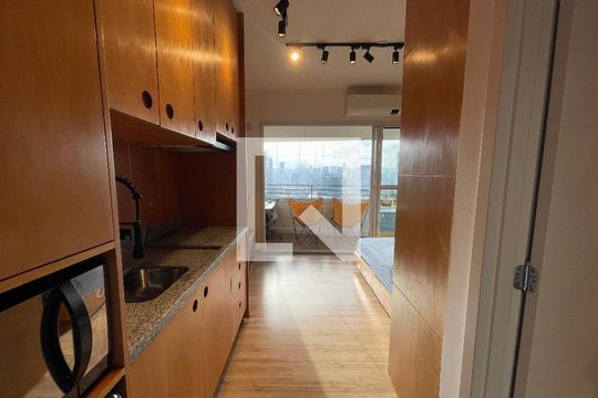 Cozinha de kitnet/studio para alugar com 1 quarto, 25m² em Butantã, São Paulo