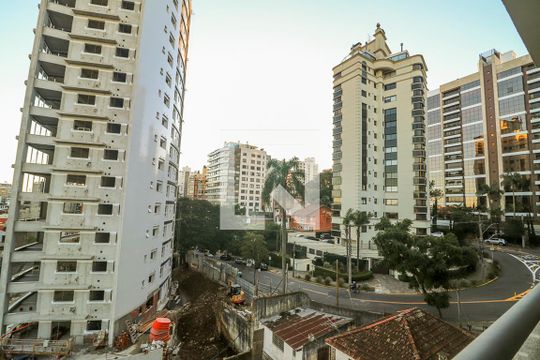 Vista da Sala de apartamento à venda com 2 quartos, 72m² em Bela Vista, Porto Alegre