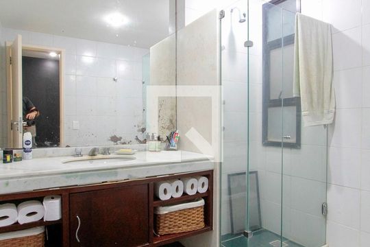 Banheiro da Suíte 1 de apartamento à venda com 4 quartos, 296m² em Barra da Tijuca, Rio de Janeiro