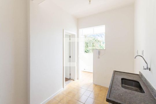 Cozinha de apartamento para alugar com 3 quartos, 90m² em Grajaú, Rio de Janeiro