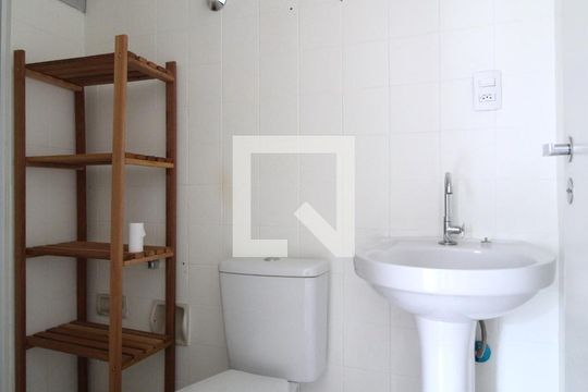 Banheiro da Suíte de apartamento para alugar com 1 quarto, 37m² em Itaim Bibi, São Paulo