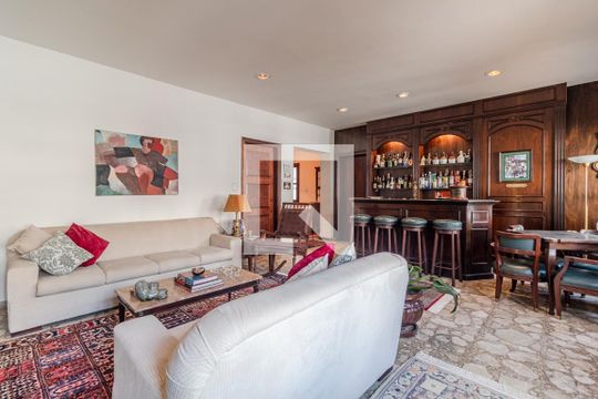 Sala de casa à venda com 4 quartos, 200m² em Sumaré, São Paulo