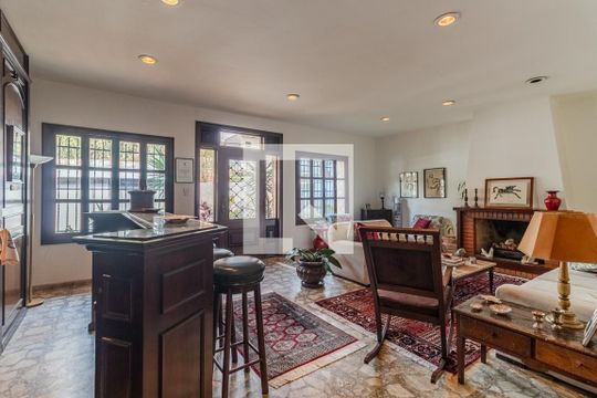 Sala de casa à venda com 4 quartos, 200m² em Sumaré, São Paulo