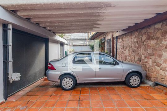 Garagem de casa à venda com 4 quartos, 200m² em Sumaré, São Paulo