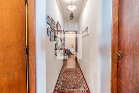 Corredor de casa à venda com 4 quartos, 200m² em Sumaré, São Paulo