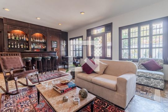 Casa à venda com 4 quartos, 200m² em Sumaré, São Paulo