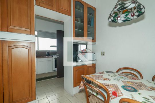 Cozinha de apartamento à venda com 3 quartos, 155m² em Bela Vista, Porto Alegre