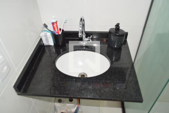 Banheiro de apartamento para alugar com 1 quarto, 28m² em Vila Dom Pedro I, São Paulo