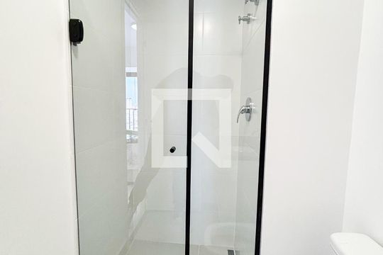 Banheiro de apartamento para alugar com 1 quarto, 30m² em Santo Amaro, São Paulo