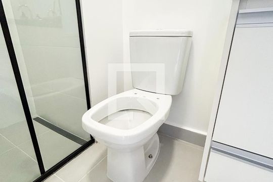 Banheiro de apartamento para alugar com 1 quarto, 30m² em Santo Amaro, São Paulo