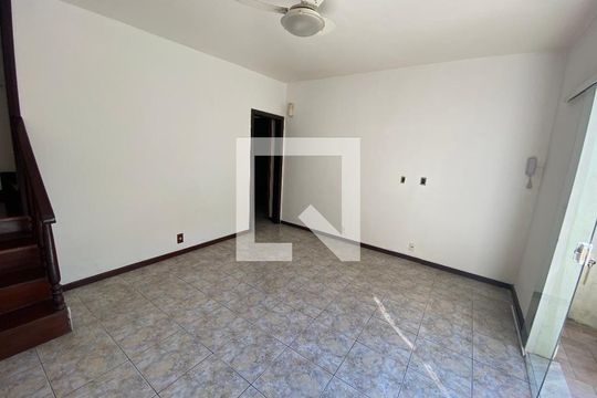 Sala de casa para alugar com 5 quartos, 280m² em Taquara, Rio de Janeiro
