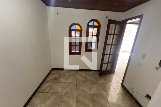 Quarto 1 de casa para alugar com 5 quartos, 280m² em Taquara, Rio de Janeiro