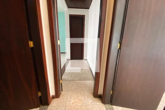 Circulação de casa à venda com 5 quartos, 280m² em Taquara, Rio de Janeiro