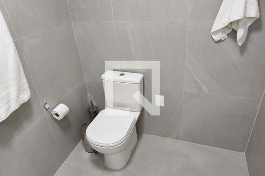 Banheiro de kitnet/studio para alugar com 1 quarto, 29m² em Vila Mariana, São Paulo