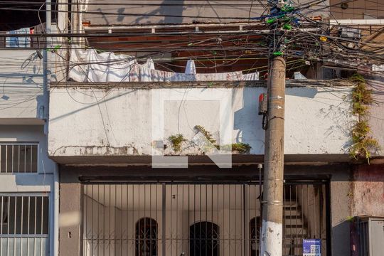 Fachada de casa para alugar com 2 quartos, 60m² em Vila Sao Pedro, São Paulo