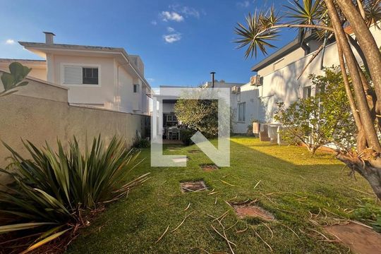 Quintal de casa à venda com 3 quartos, 278m² em Loteamento Caminhos de San Conrado (sousas), Campinas