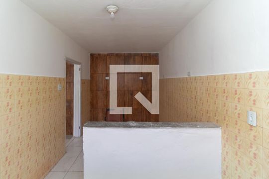 Cozinha de casa para alugar com 1 quarto, 80m² em Vila Tolstoi, São Paulo