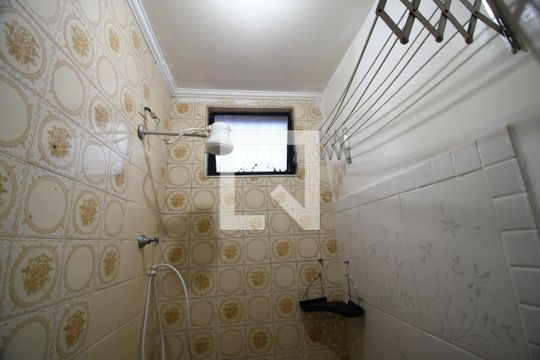 Banheiro de kitnet/studio para alugar com 1 quarto, 20m² em Cidade Universitária, Campinas