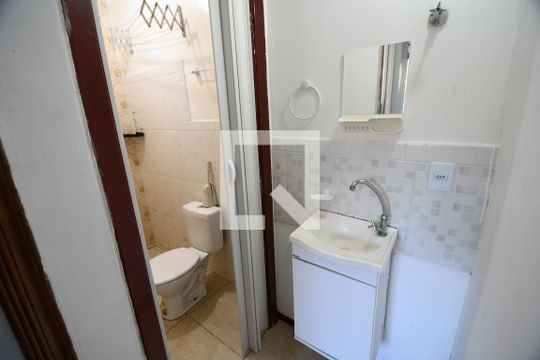 Banheiro de kitnet/studio para alugar com 1 quarto, 20m² em Cidade Universitária, Campinas