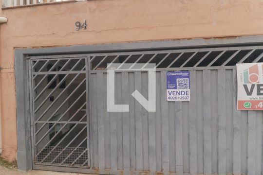 Fachada e placa de casa à venda com 3 quartos, 292m² em Vila Marlene, Jundiaí