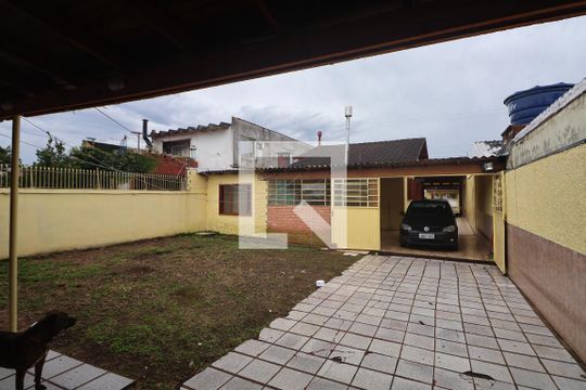 Área externa de casa à venda com 4 quartos, 156m² em Rio Branco, Canoas