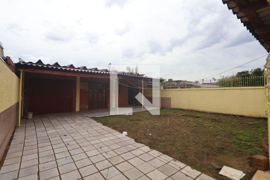 Área externa de casa à venda com 4 quartos, 156m² em Rio Branco, Canoas
