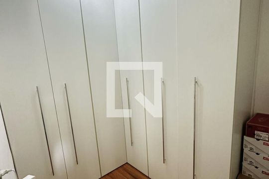 Closet da suíte 2 de casa de condomínio para alugar com 3 quartos, 566m² em Gramado, Cotia
