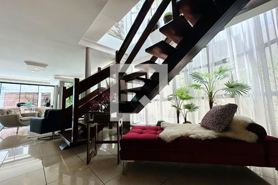 Sala de Estar 1 de casa de condomínio para alugar com 3 quartos, 566m² em Gramado, Cotia