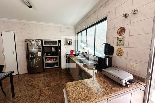 Cozinha  de casa de condomínio para alugar com 3 quartos, 566m² em Gramado, Cotia