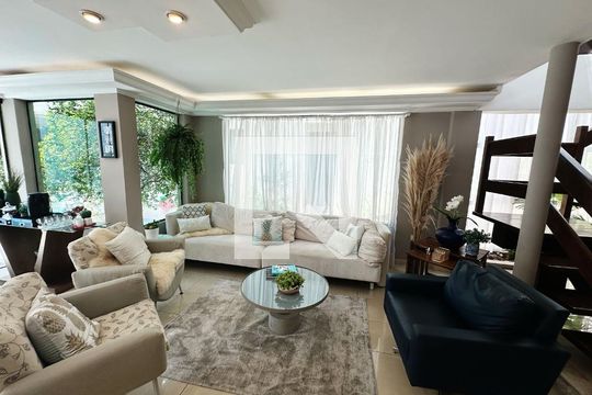 Casa de Condomínio para alugar com 3 quartos, 566m² em Gramado, Cotia