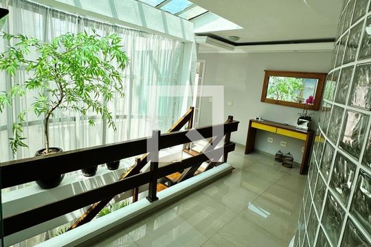 Segundo andar de casa de condomínio para alugar com 3 quartos, 566m² em Gramado, Cotia