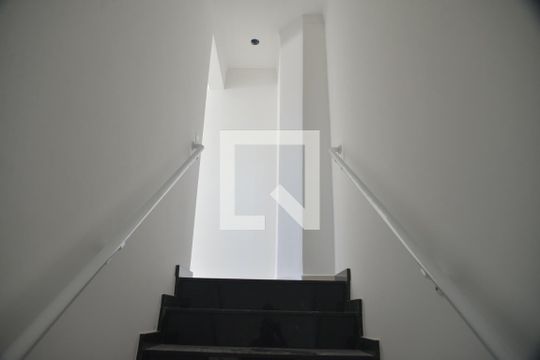Escada de apartamento à venda com 2 quartos, 107m² em Jardim Progresso, Santo André