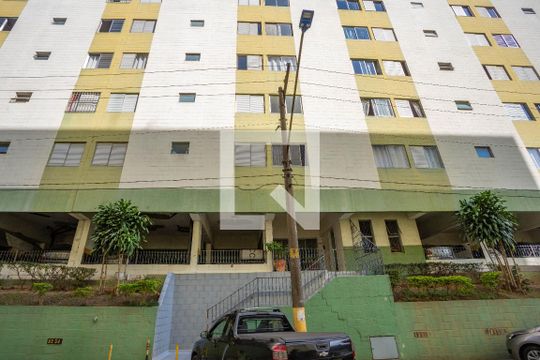 Fachada do bloco de apartamento para alugar com 3 quartos, 80m² em Centro, Diadema
