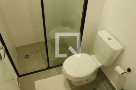 Banheiro de kitnet/studio para alugar com 1 quarto, 26m² em Perdizes, São Paulo