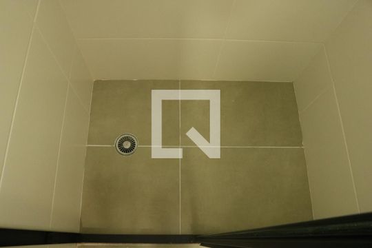 Banheiro de kitnet/studio para alugar com 1 quarto, 26m² em Perdizes, São Paulo