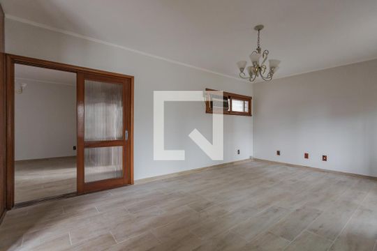 Sala de casa à venda com 3 quartos, 194m² em São Sebastião, Porto Alegre