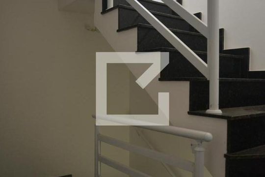 Escada de casa à venda com 2 quartos, 114m² em Vila Bela Vista, Santo André