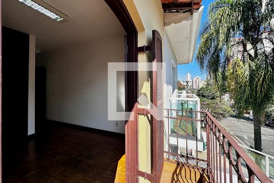 Sacada Suíte de casa à venda com 4 quartos, 230m² em Jardim Aeroporto, São Paulo