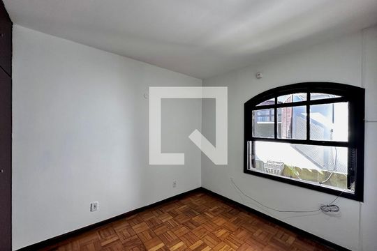 Quarto 3 de casa à venda com 4 quartos, 230m² em Jardim Aeroporto, São Paulo