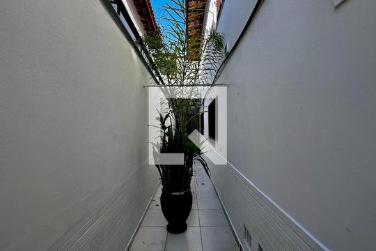 Quintal de casa à venda com 4 quartos, 230m² em Jardim Aeroporto, São Paulo