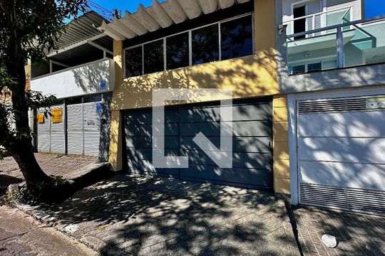 Fachada de casa à venda com 4 quartos, 230m² em Jardim Aeroporto, São Paulo