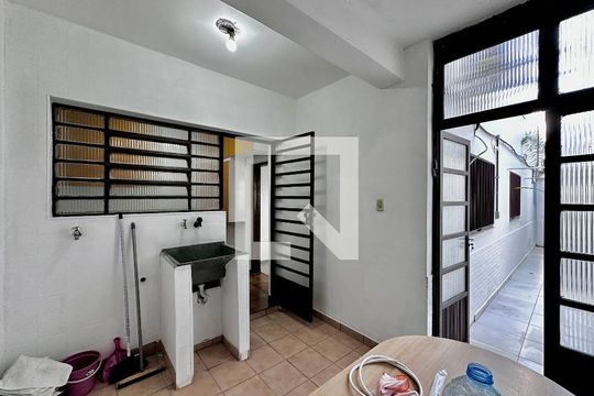 Área de Serviço de casa à venda com 4 quartos, 230m² em Jardim Aeroporto, São Paulo