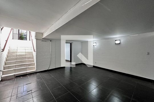 Garagem de casa à venda com 4 quartos, 230m² em Jardim Aeroporto, São Paulo