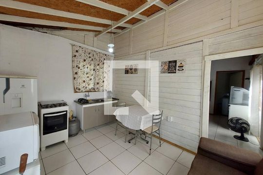 Cozinha de casa para alugar com 1 quarto, 40m² em São João do Rio Vermelho, Florianópolis