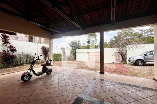 Garagem de casa para alugar com 5 quartos, 500m² em Parque Taquaral, Campinas